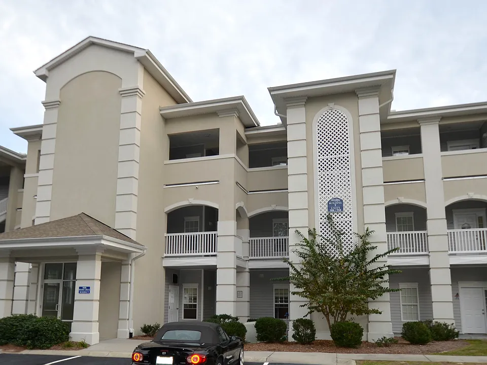 908 Resort Cir #703