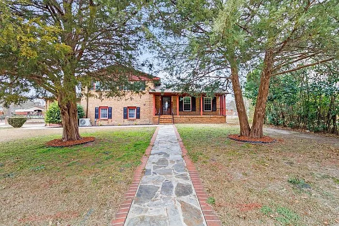 4 bed, 3.0 bath, 2240 sqft, $1,850 — Photo 1