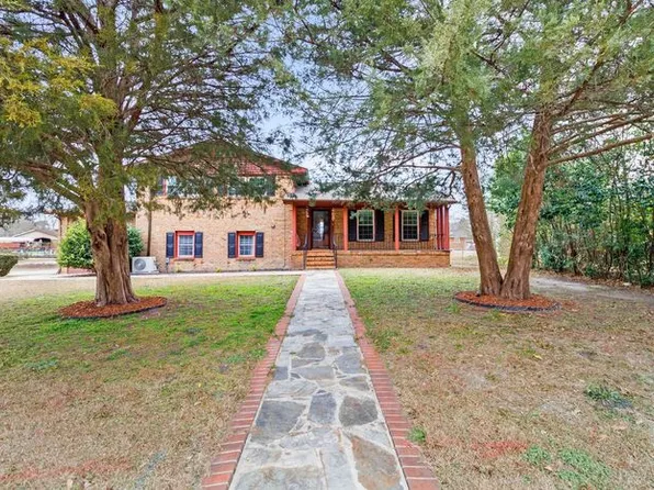 612 Freda Ct, Spring Lake, NC 28390