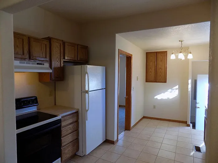 216 N Fern St — Photo 6
