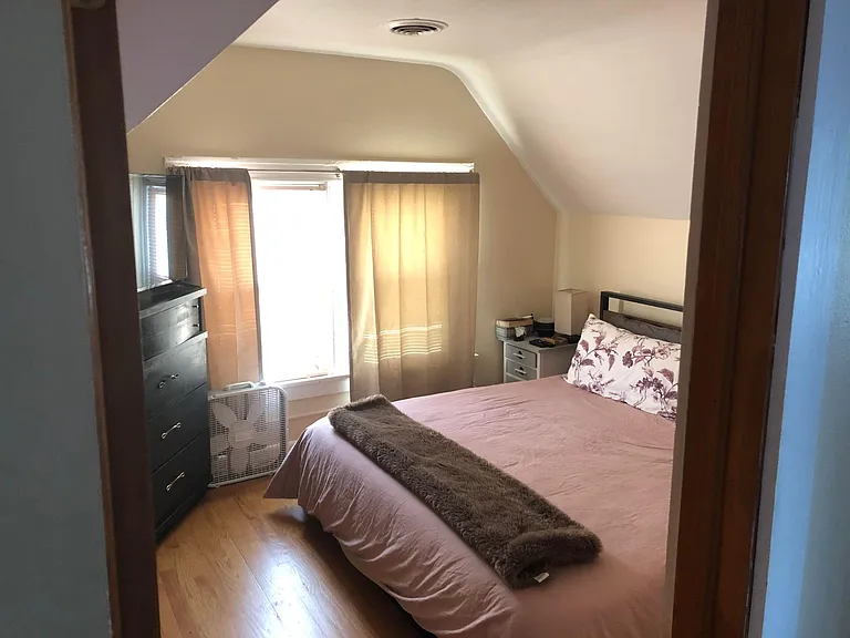bedroom on right side of front hallway