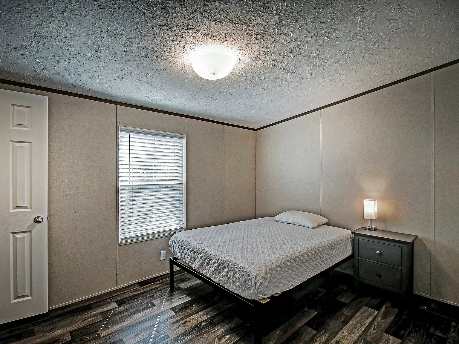 4 bed, 3.0 bath, 2100 sqft, $724 — Photo 2