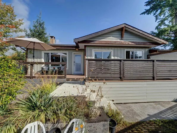 5582 Emerson Rd, Sechelt, BC V7Z 0R8