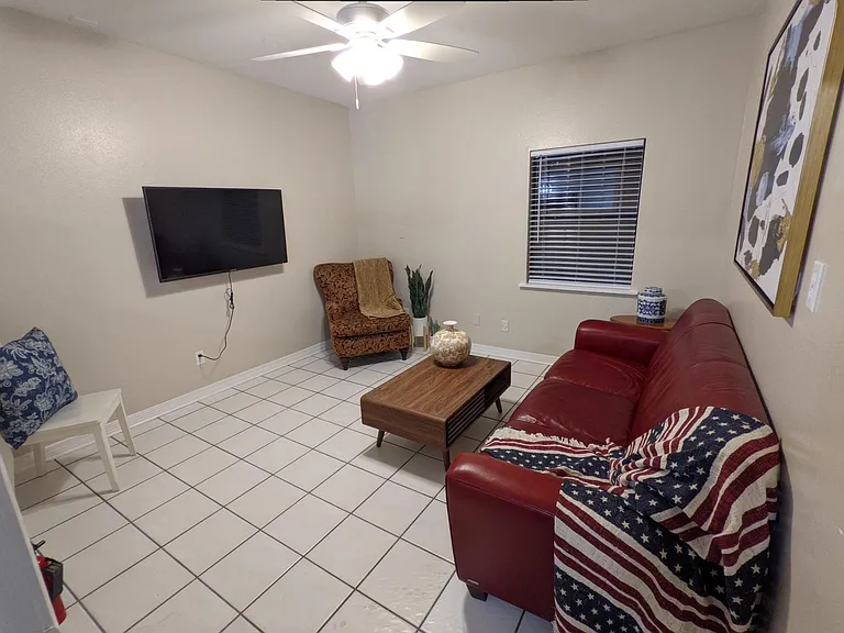 1258 Holliday Dr #B — Photo 7