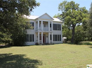 905 W Court St, Seguin, TX 78155