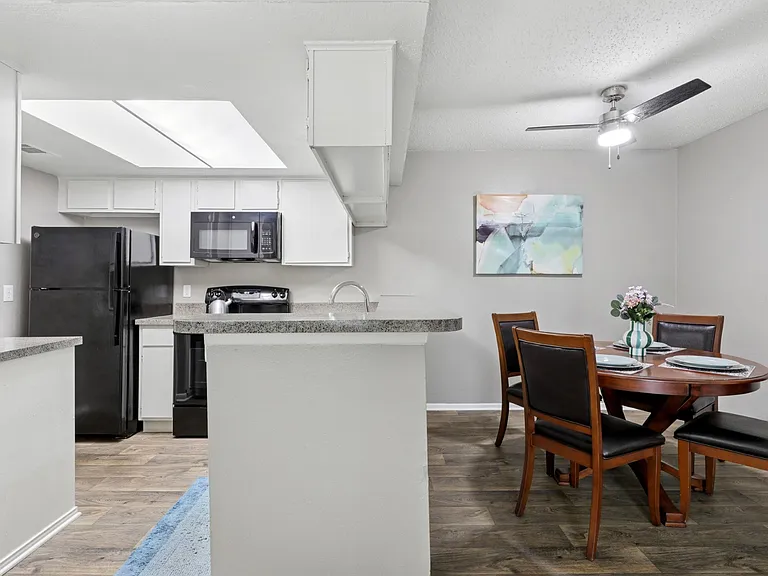 Westdale Pointe — Photo 11