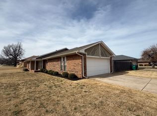 10101 Carnie Cir, Yukon, OK 73099