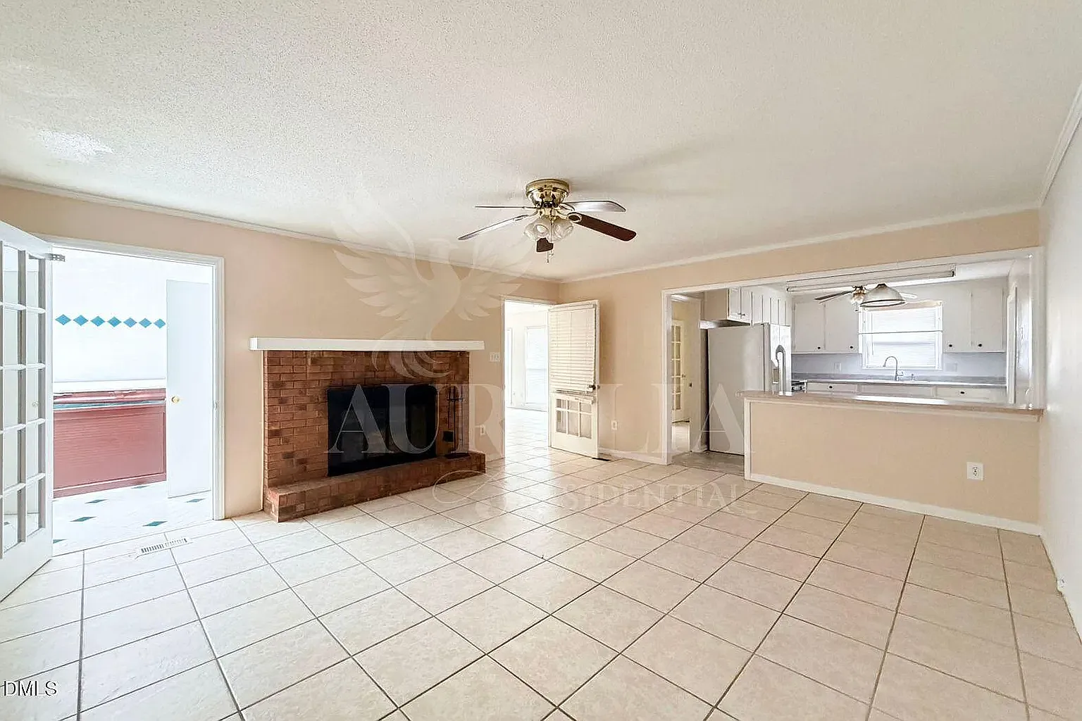 4 bed, 2326 sqft, $2,400 — Photo 2