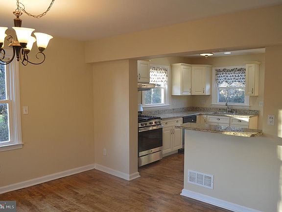3rd image of 4106 Woodland B Kirk Ln