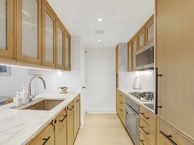 210 Warren St #10M — Photo 6