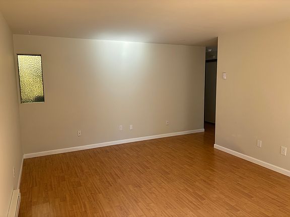 3rd image of 3103 NE 120th St APT 201