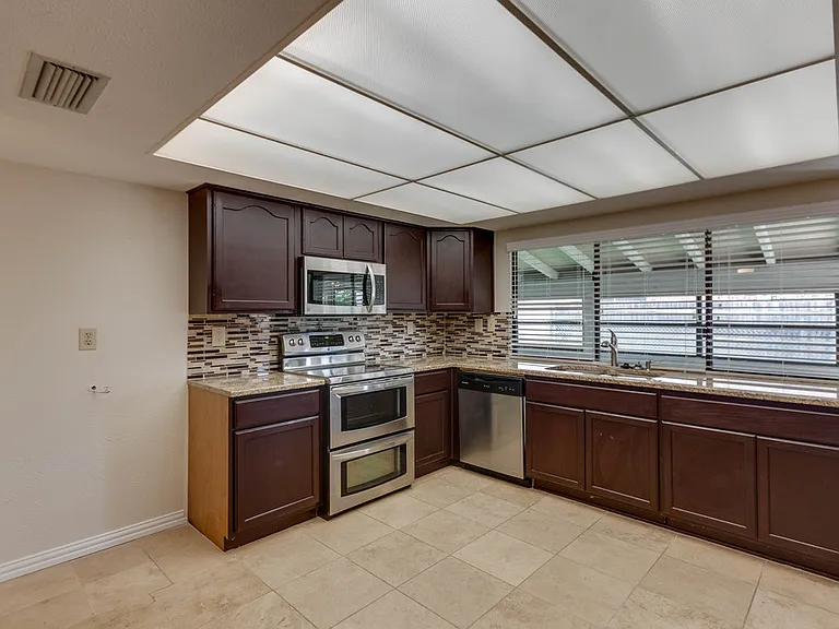 804 Forest Glen Dr — Photo 14