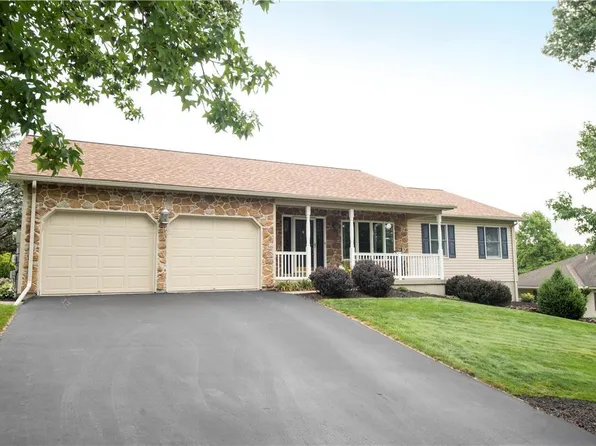 3100 Applewood Dr, Bethlehem, PA 18020