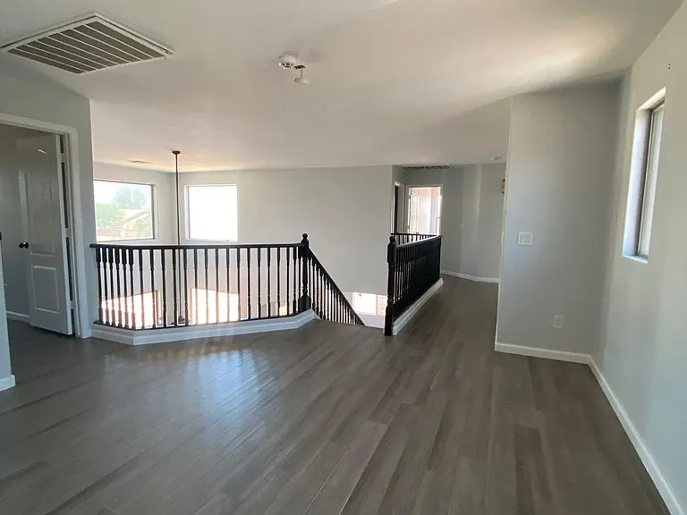 8402 S 48th Ln — Photo 9