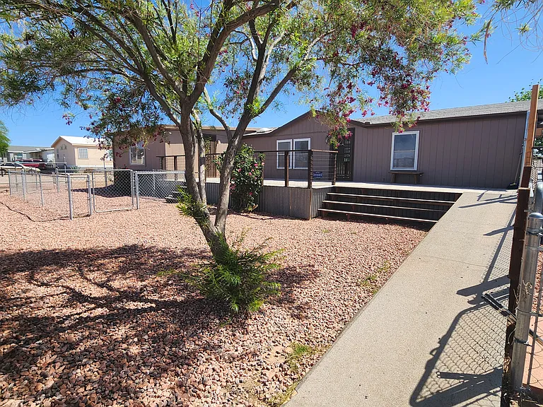 21533 W Laura St — Photo 1