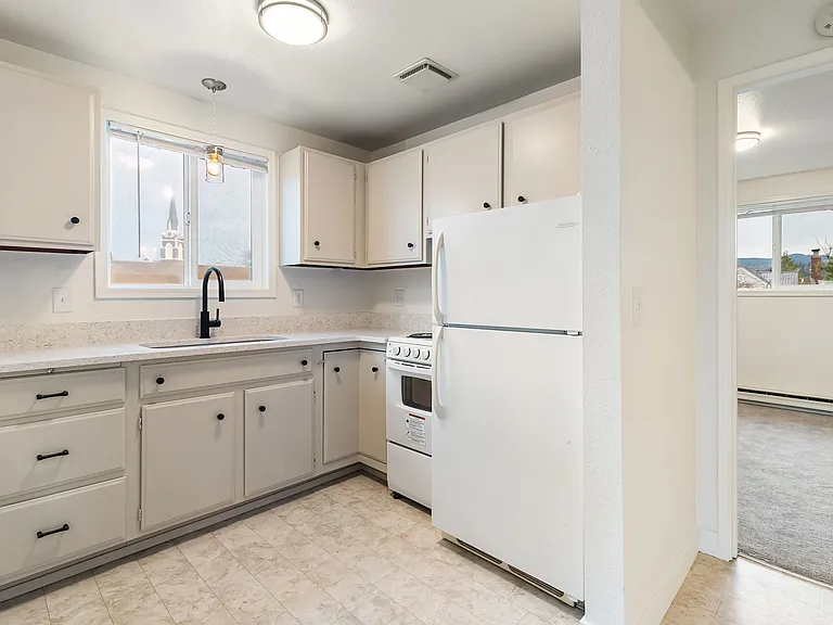 2102 A St #3 — Photo 4