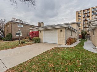 4646 W Fitch Ave, Lincolnwood, IL 60712