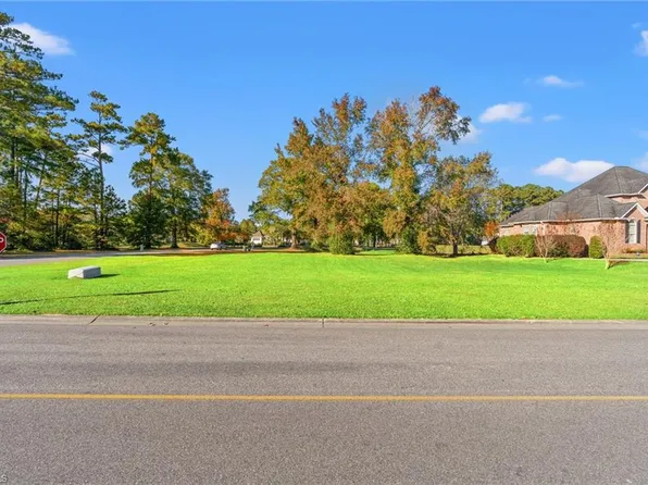 494 S Middleton Dr NW, Calabash, NC 28467