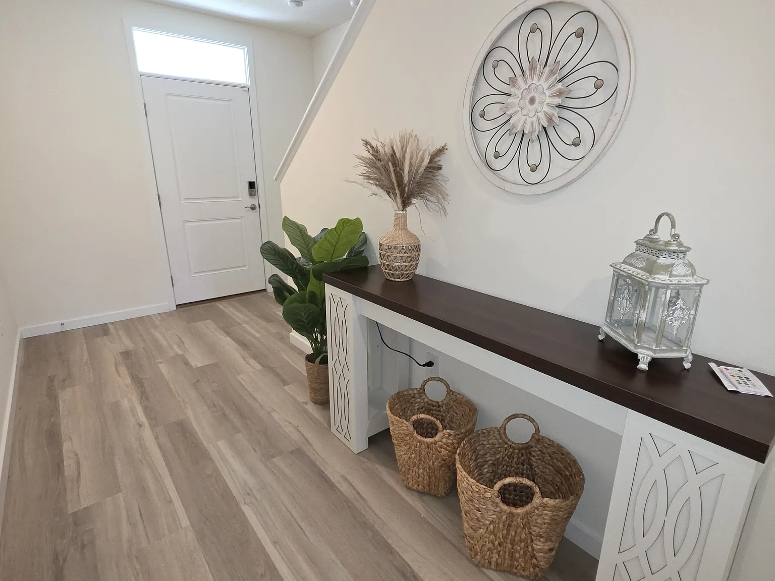 5 bed, 2447 sqft, $750 — Photo 3