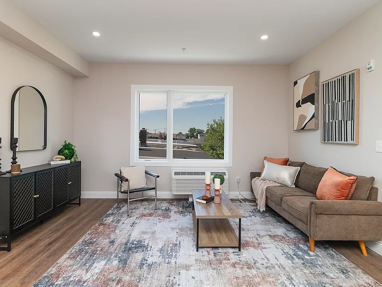 Lakeview Apartments — Photo 14