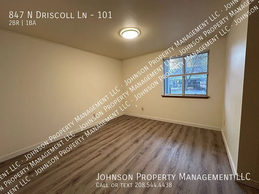 Nice down stairs apartment near Whitewater Park. — Photo 4