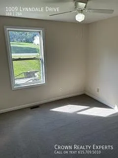 1009 Lynndale Dr — Photo 5
