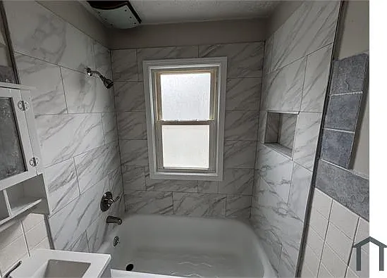 4 bed, $2,100 — Photo 3
