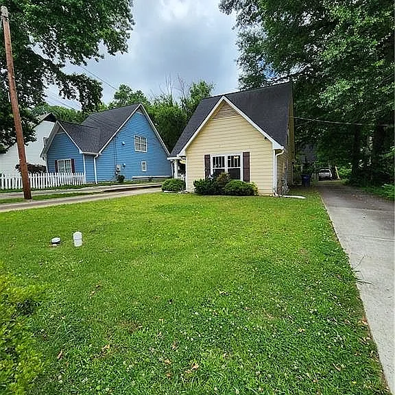 990 Grant St SE — Photo 2