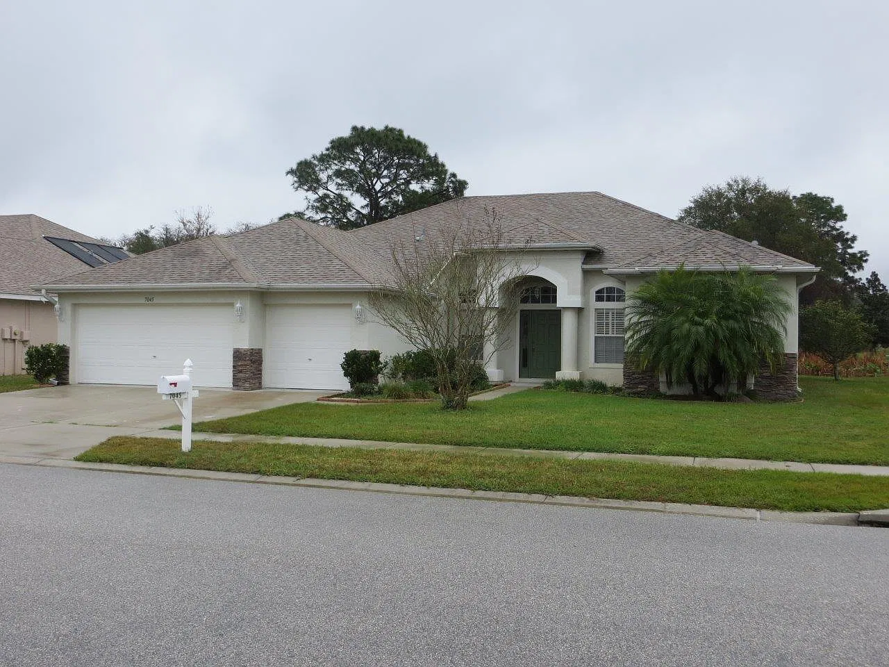 3 bed, 1997 sqft, $2,450 — Photo 1
