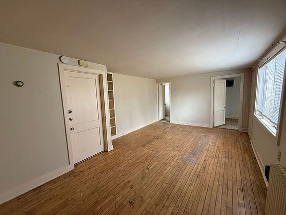 4th image of 1528 Laurel Ave APT 1