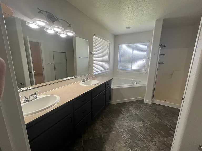 1820 W Camelot Dr — Photo 17