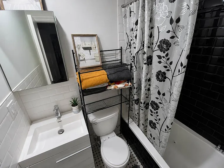 86 Cornelia St #2 — Photo 10