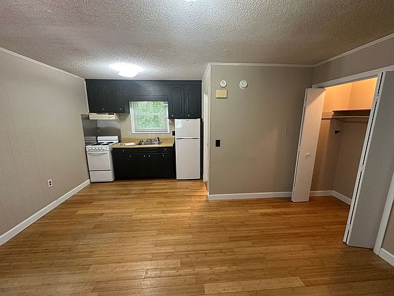 2nd image of 118 Creekside Dr APT 1