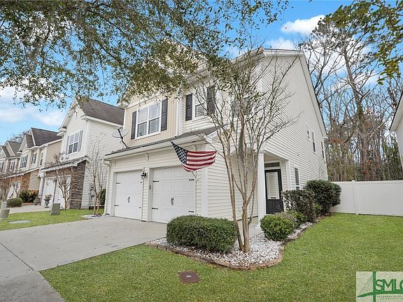 3rd image of 220 Summer Hill Way