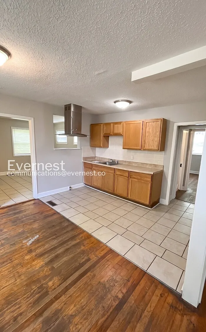 3 bed, 1.0 bath, 1300 sqft, $945 — Photo 4