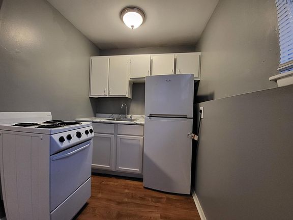 2nd image of 1880 Lilac Ln APT G