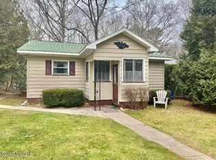 5710 W Duck Lake Rd, Whitehall, MI 49461