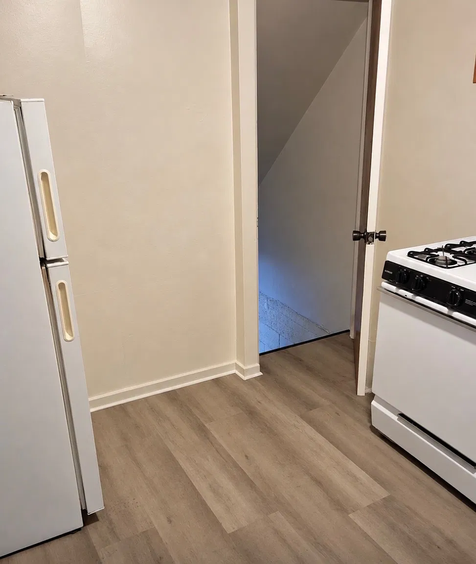2 bed, 888 sqft, $900 — Photo 3