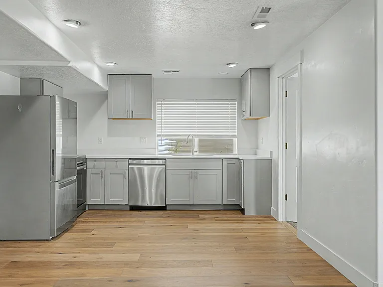 1531 W Stone Gate Dr — Photo 13