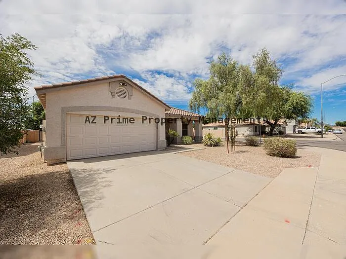 4 bed, 2.0 bath, 2175 sqft, $2,495 — Photo 1