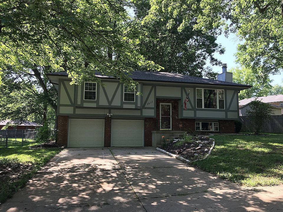 1st image of 1611 SE 1st Street Ter