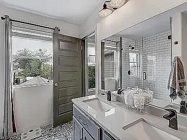 2724 Bond Dr — Photo 3