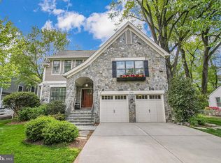 2146 Lily Pond Dr, Falls Church, VA 22043