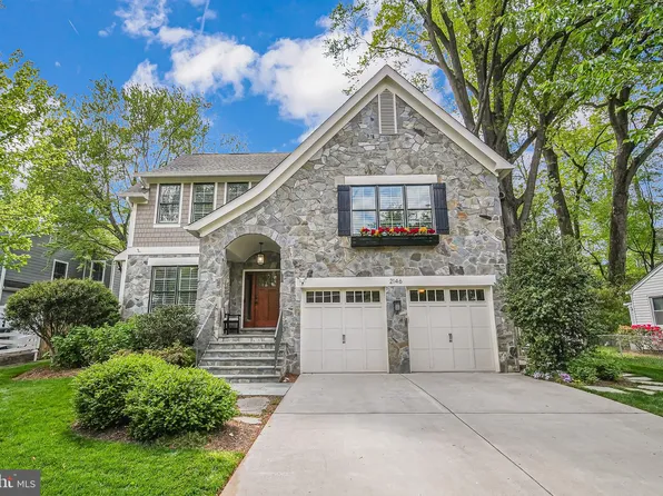2146 Lily Pond Dr, Falls Church, VA 22043