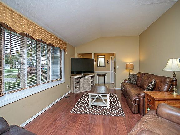 4th image of 26624 Fairfax Ln