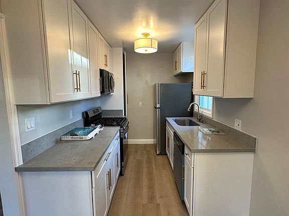 4th image of 1015 N Doheny Dr APT 5