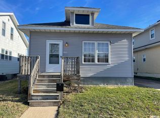 2019 Pershing Blvd, Clinton, IA 52732
