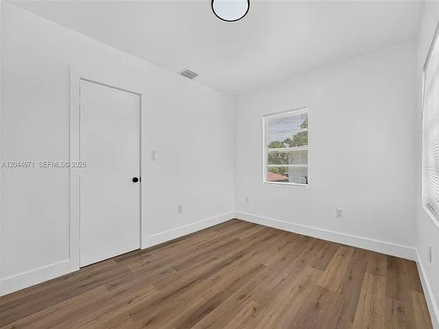1900 SW 6th St — Photo 9