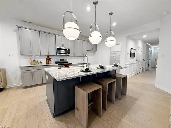 1533 Waltham Ln, Newport News, VA 23608