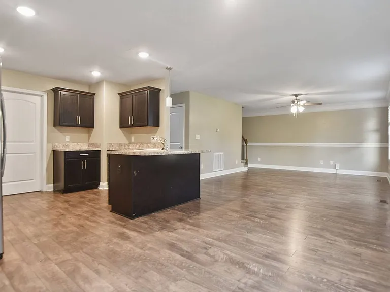 512 Sourwood Dr — Photo 6